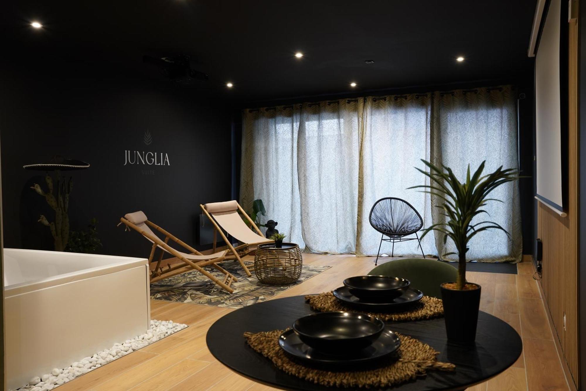 Junglia Suite - Spa & Cine Bourg-en-Bresse Dış mekan fotoğraf